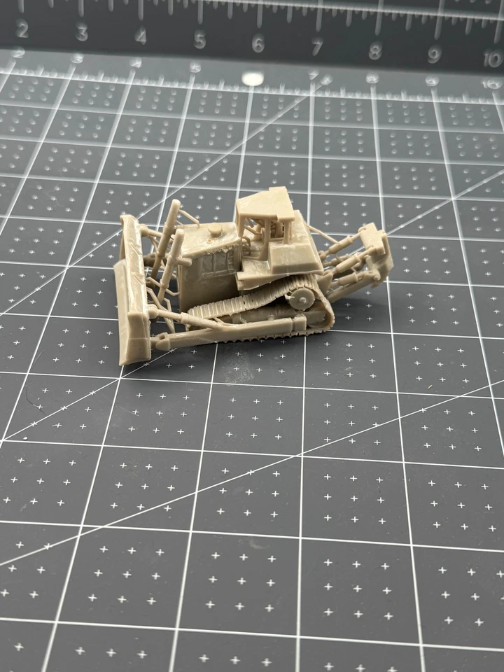 Модель бульдозера Komatsu 375A напечатанная на 3D-принтере полимерная в масштабе 1:87 — высокая детализация - Изображение 2 из 3