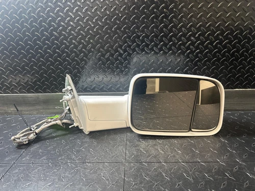 2013 - 2018 Dodge Ram 2500 Passenger RH White-PW7 Heated Power Door Mirror
