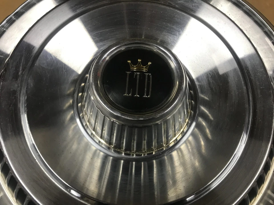 Ford LTD 1967 tapacubos - cubierta de rueda - 15 pulgadas - acabado cromado Foto 2 de 4