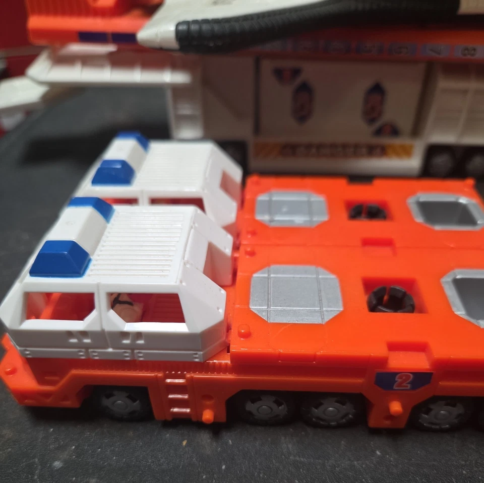 Vintage Hot Wheels Mega-Rig Space Shuttle Transporter 1997 16 Pieces Lot - Image 4 of 4