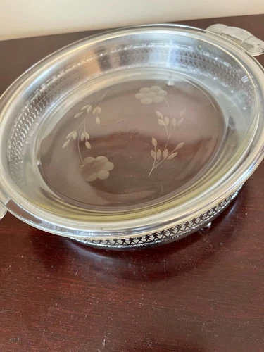 Vtg Pyrex 209 Etched Glass Pie Plate Dish with Motif Metal Serving Holder