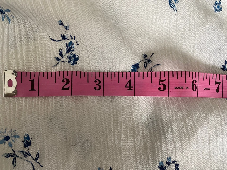 White with blue flowers pleated chiffon fabric sew/quilt/craft 60" x 2.5 yards - Image 3 of 3