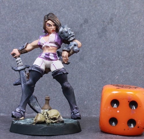 Dungeons and Dragons bemalt 3D gedruckt Miniatur weiblicher Söldner, DnD