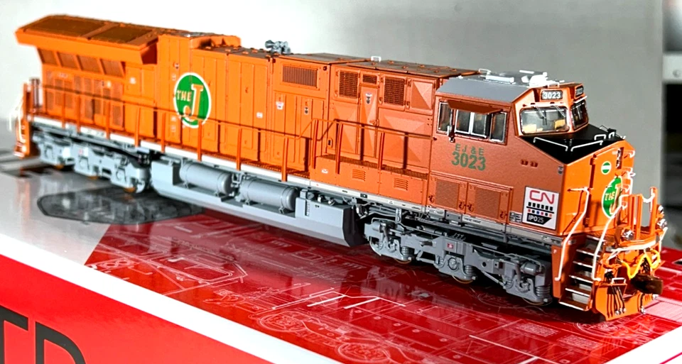 SCALETRAINS HO GE ET44AC (TIER 4) GEVO LOCO W/SOUND&DCC CN HERIT EJE SXT33181 - Image 2 of 4