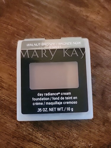MARY KAY Day Radiance Cream Foundation .35 oz. Walnut Bronze 014691 NEW