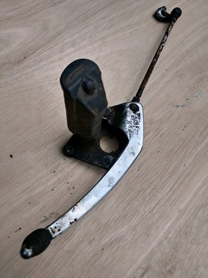 Suzuki VL 125 LC Left footrest hanger and Gear lever linkage fits 1999 - 2007