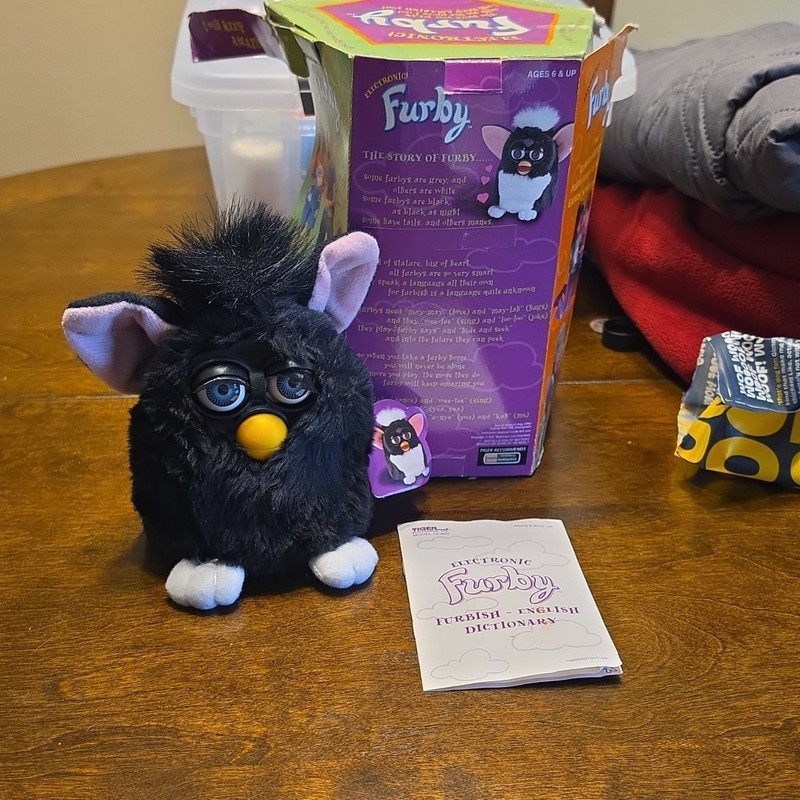 Tiger Electronics Furby 70-800 (1998) w/ Box & Manuals