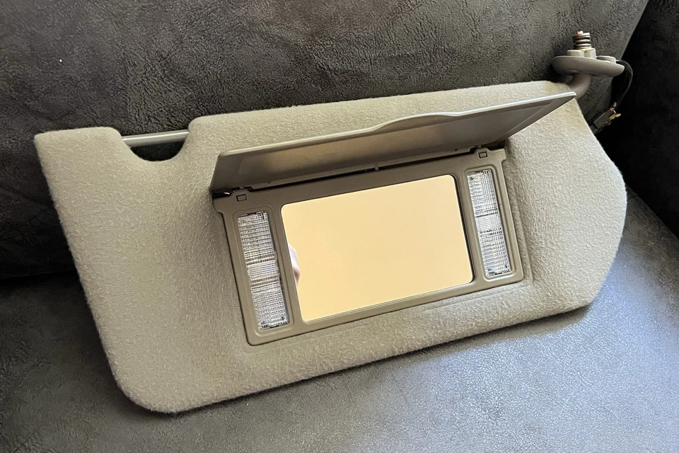 Parasol lateral derecho para pasajero Chevy Impala y Monte Carlo 2000-2005 gris iluminado Foto 2 de 3