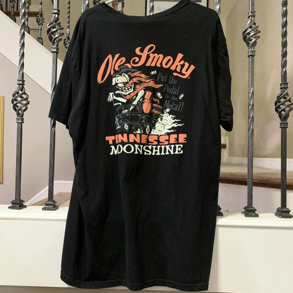 Camiseta Ole Smokey Tennessee Moonshine Talla 2XL Negra Gráfica Foto 2 de 4