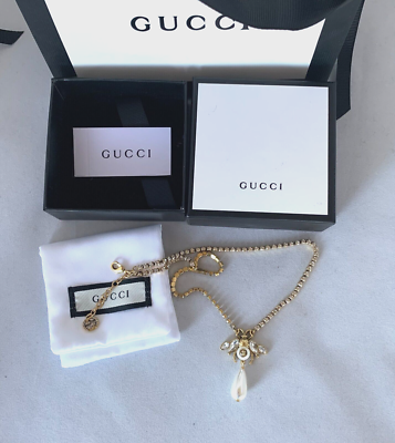 グッチ GUCCI ネックレス ビー Bee パール インターロッキングG ゴールド Gucci Bee GG Logo with White Pearl and Crystals Gold Tone Finish