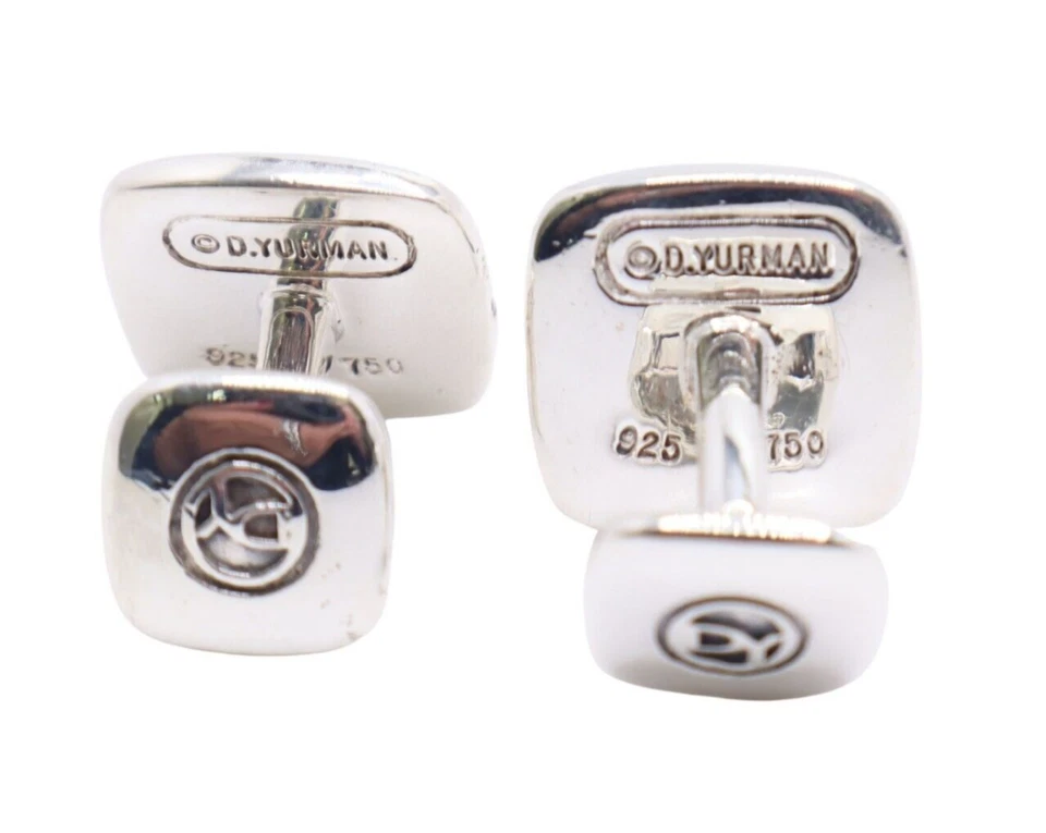 Gemelos David Yurman de oro amarillo de 18 quilates y plata de ley 925 con logotipo de esmalte negro Foto 4 de 4