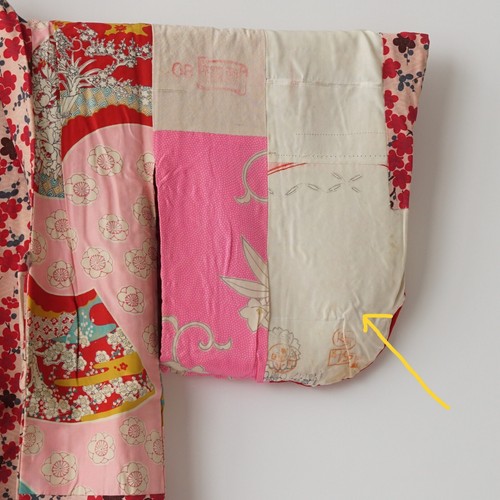 Kimono "Vintage Japanese – Red Silk with Floral Pattern, Pre-owned, Lining Stain - Picture 18 of 18