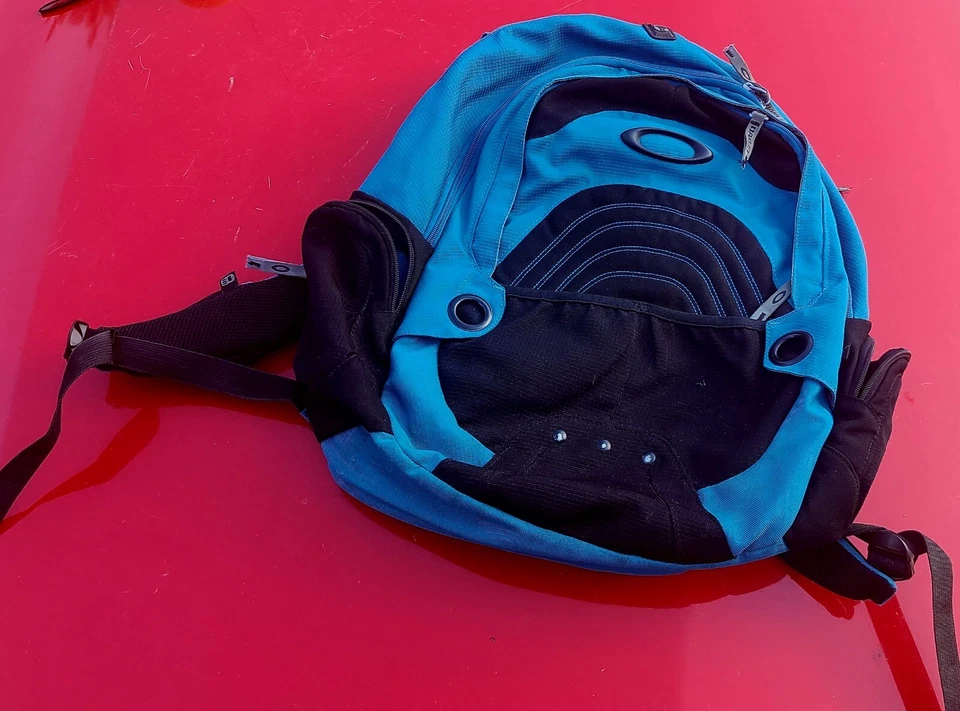 Mochila OAKLEY Flak Pack Sombra Viaje Escolar 4 Bolsillos Portabotellas Foto 2 de 4