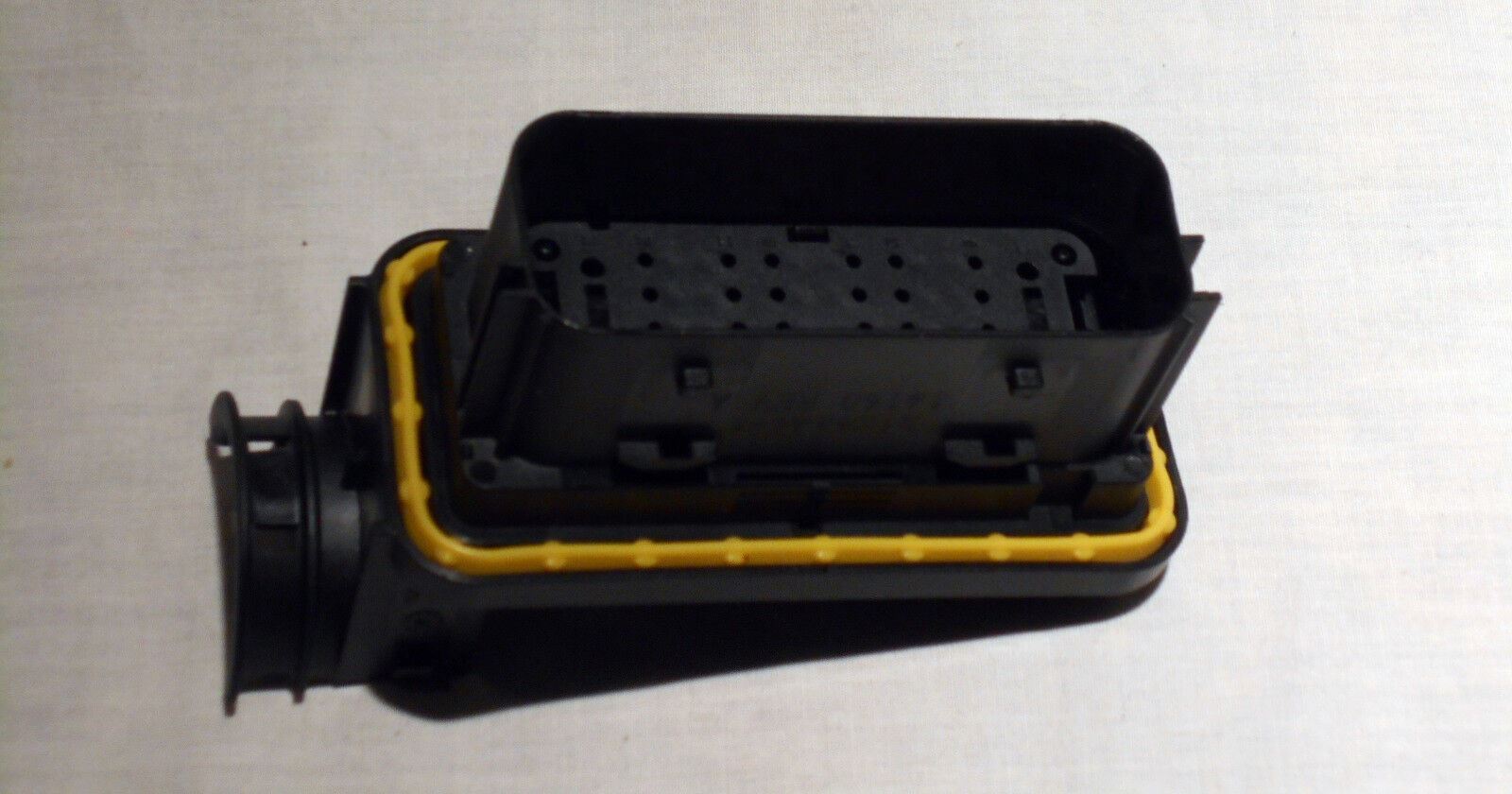 (4) TE, 2138846-1 Automotive Connectors CAP ASSY, 28 POS, KEY A ...