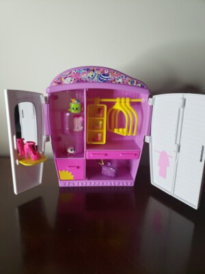 Shopkins Style Me Wardrobe Playset With Exclusive Shopkins Pre-owned 15  Peices
