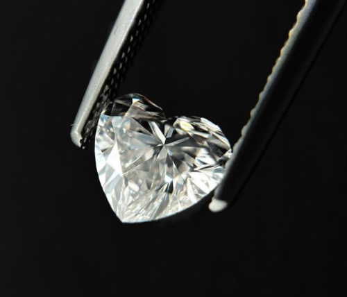 Forma cuore sciolto diamante naturale certificato GIA 0,50 CT H/SI1 grado 4x5 mm - Foto 1 di 8