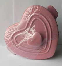 Target Bullseye’s Playground Valentine Small Pink Heart Shape Baking Crock Lid 
