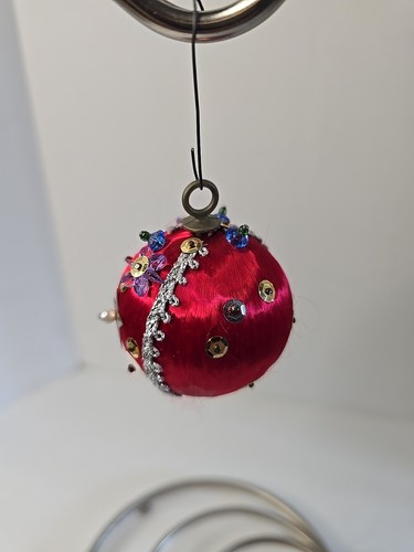 VTG Beaded Sequin Push Pin Christmas Ornament 70s MCM Mod Handmade OOAK Red 14 - Picture 4 of 8