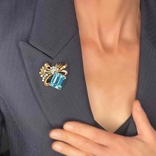 Art Deco circa 1940 Santa Maria Aquamarine Diamond Brooch Pin 18K Gold