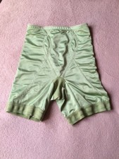 VINTAGE BALI Size M GREEN LONG LEG GARTER GIRDLE SHAPER Style 8975 Pre-owned