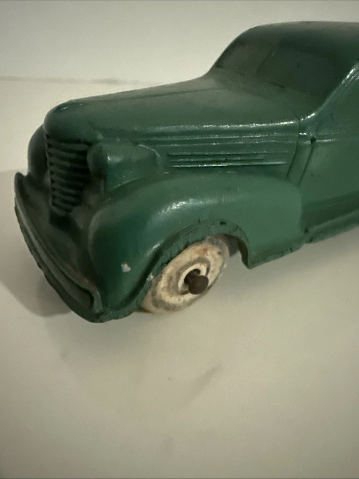 Винтажный седан Auburn Rubber Co 1937 Oldsmobile. Белые резиновые шины - Изображение 2 из 4