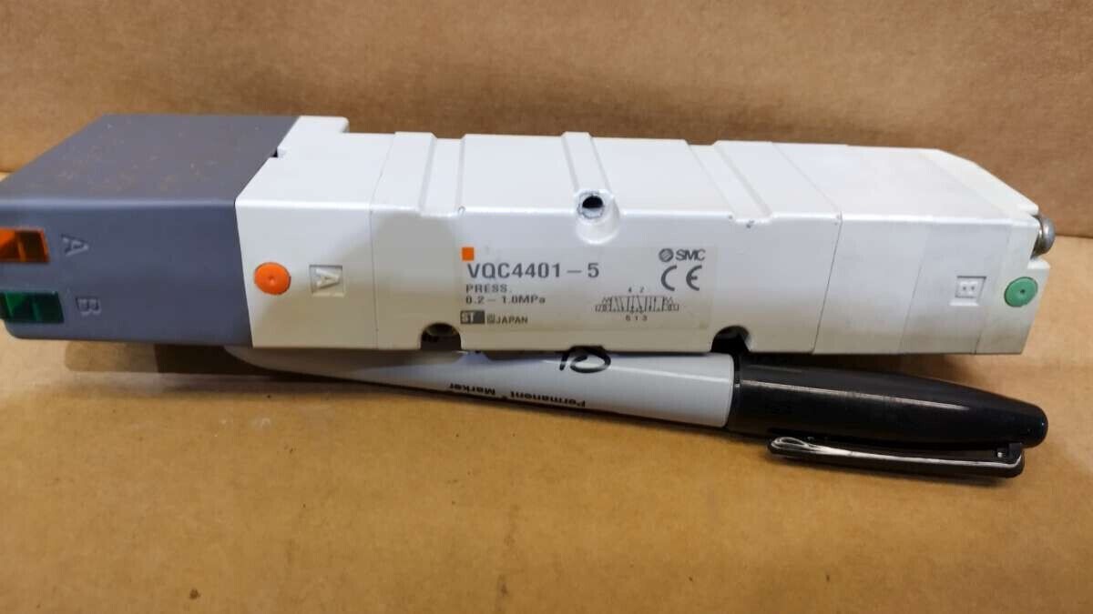 SMC VQC4401-5, 5-STATION PLUG-IN SOLENOID VALVE