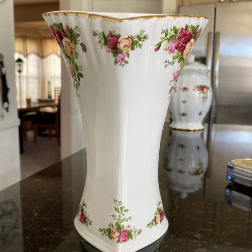 Gorgeous!Royal Albert OLD COUNTRY ROSES Vase 9.5” 22K Gold Hand Painted Trim - Picture 3 of 12
