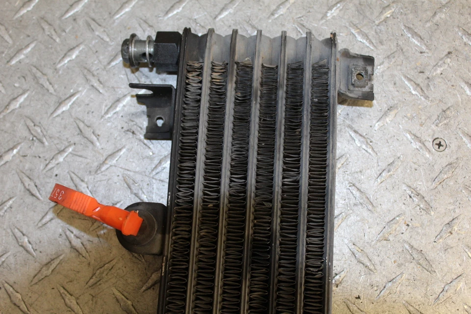 1989 KAWASAKI NINJA 750R ZX750F ОХЛАДИТЕЛЬ МАСЛА ДВИГАТЕЛЯ  - Изображение 2 из 4