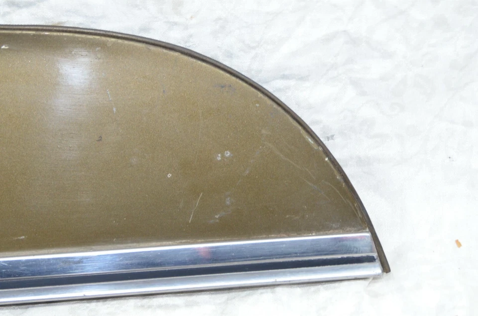 Saia Pontiac LeMans Luxo Vagão Tempestade Fender Verde/Marrom 1970-1972 - Imagem 3 de 4