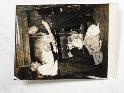 Männer öffnen Safe Raub Tatort Buenos Aires Correo Central 1985 Pressefoto