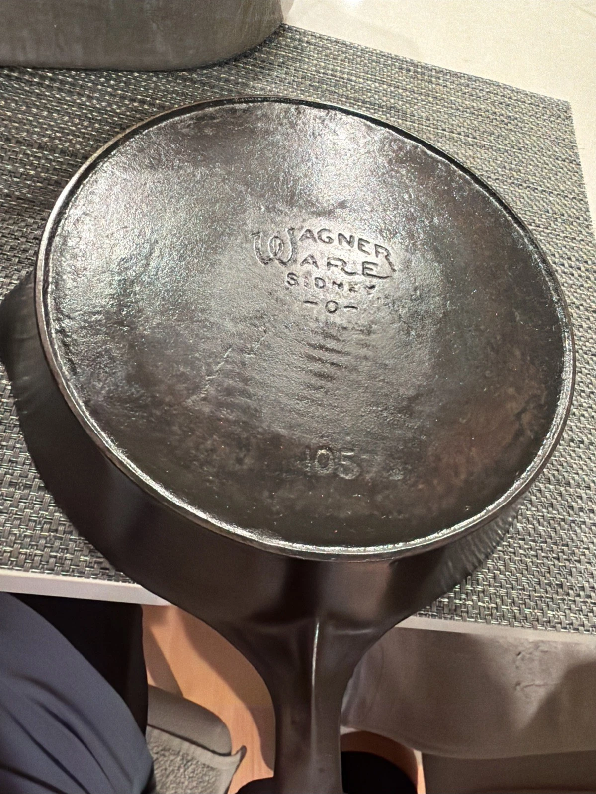 Antique "WAGNER WARE" 1057 B 8" Cast Iron Fry Pan RARE & UNIQUE DESIGN
Opens in a new window or tab