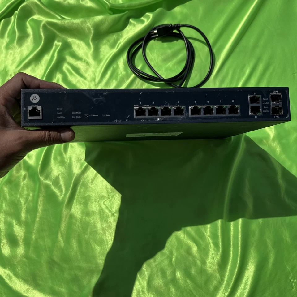 Open Mesh OM S8, 8 Port Gigabit PoE+Cloud-Managed Switch - Image 4 of 4