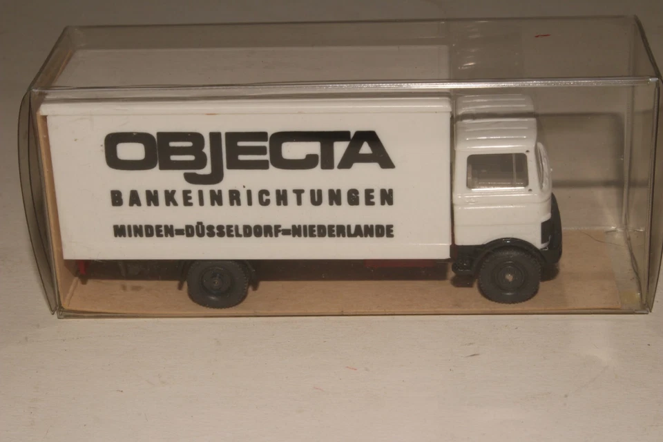 Camión de reparto Wiking Mercedes Benz Objecta escala 1:87 en caja Foto 4 de 4