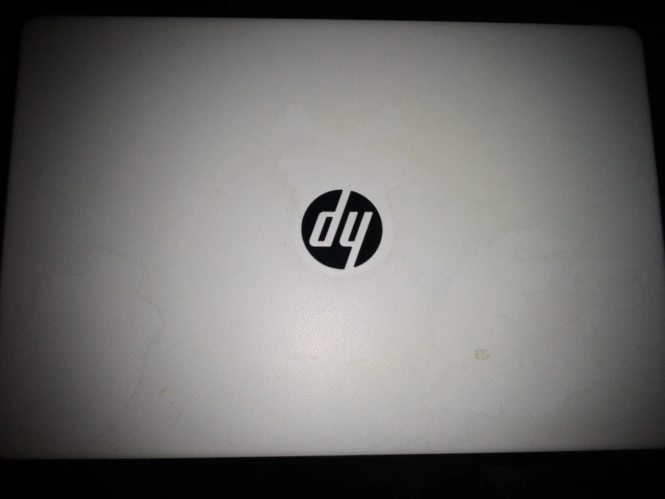 hp laptop 15dy2042nr Snow White(Busted Screen) But Comes With Monitor And HDMo - Image 3 of 4