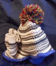  NEW TU 6-12 months knitted striped fleece lined hat with pom-pom  mittens set