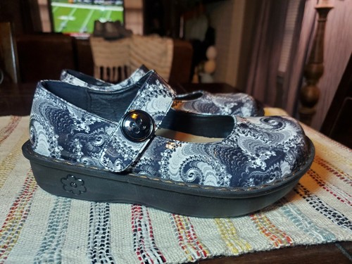 nursing clogs size 8