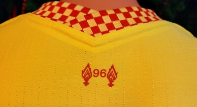 Maillot De Football Liverpool FC Away 2021-22 - Numéro 11 Salah - Taille M - Jaune - Nike - Neuf