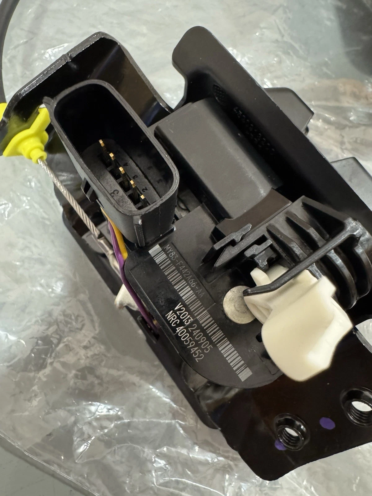 Aston Martin DBX 2020+ AM8 Tailgate Boot Power Lock MY83-F442A66-AA Brand New 8