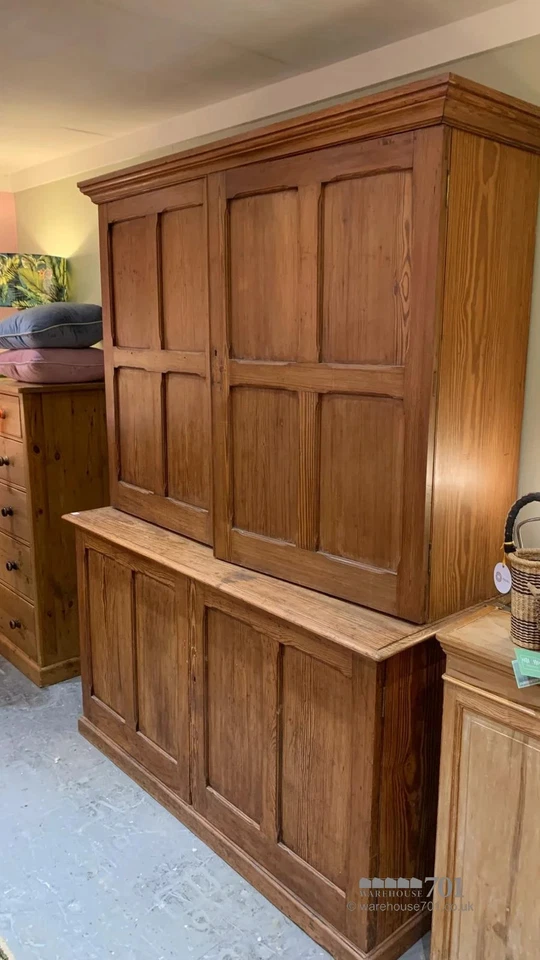 Armario para amas de casa de cuatro puertas de pino victoriano Foto 2 de 4