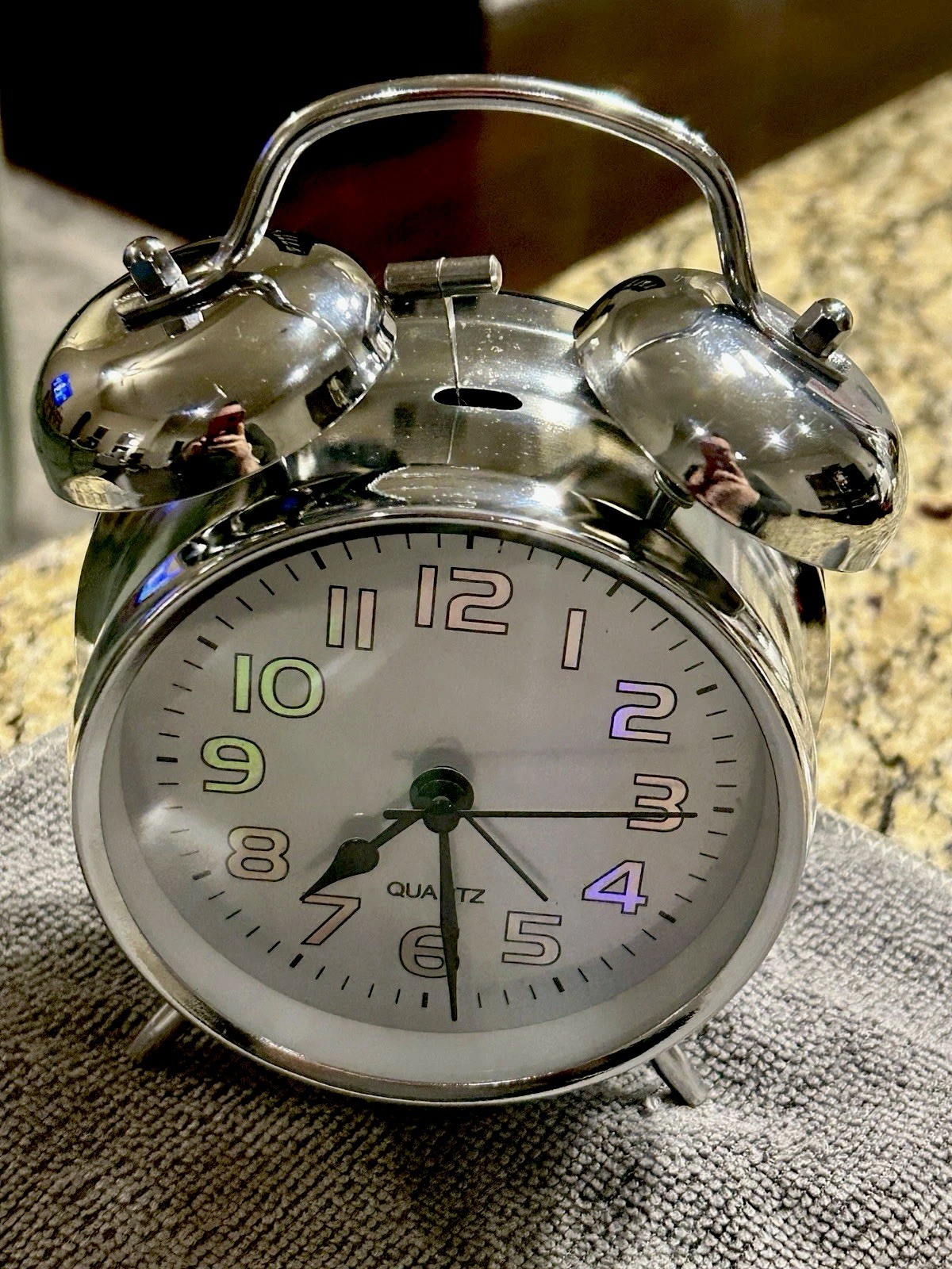 Vintage-Style Twin Bell Quartz Alarm Clock w/ Light Loud Hammer NEW BATTERY