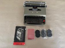 Macchina da scrivere Olivetti Lettera 22 prima serie