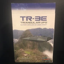 ATLANTIS 1011 TR-3E TRIANGULAR UFO SURVEILLANCE/JAMMING AIRCRAFT MODEL KIT-NIB