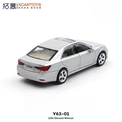 XCARTOYS 1/64 Scale Toyota Crown 14th Generation Silver Diecast