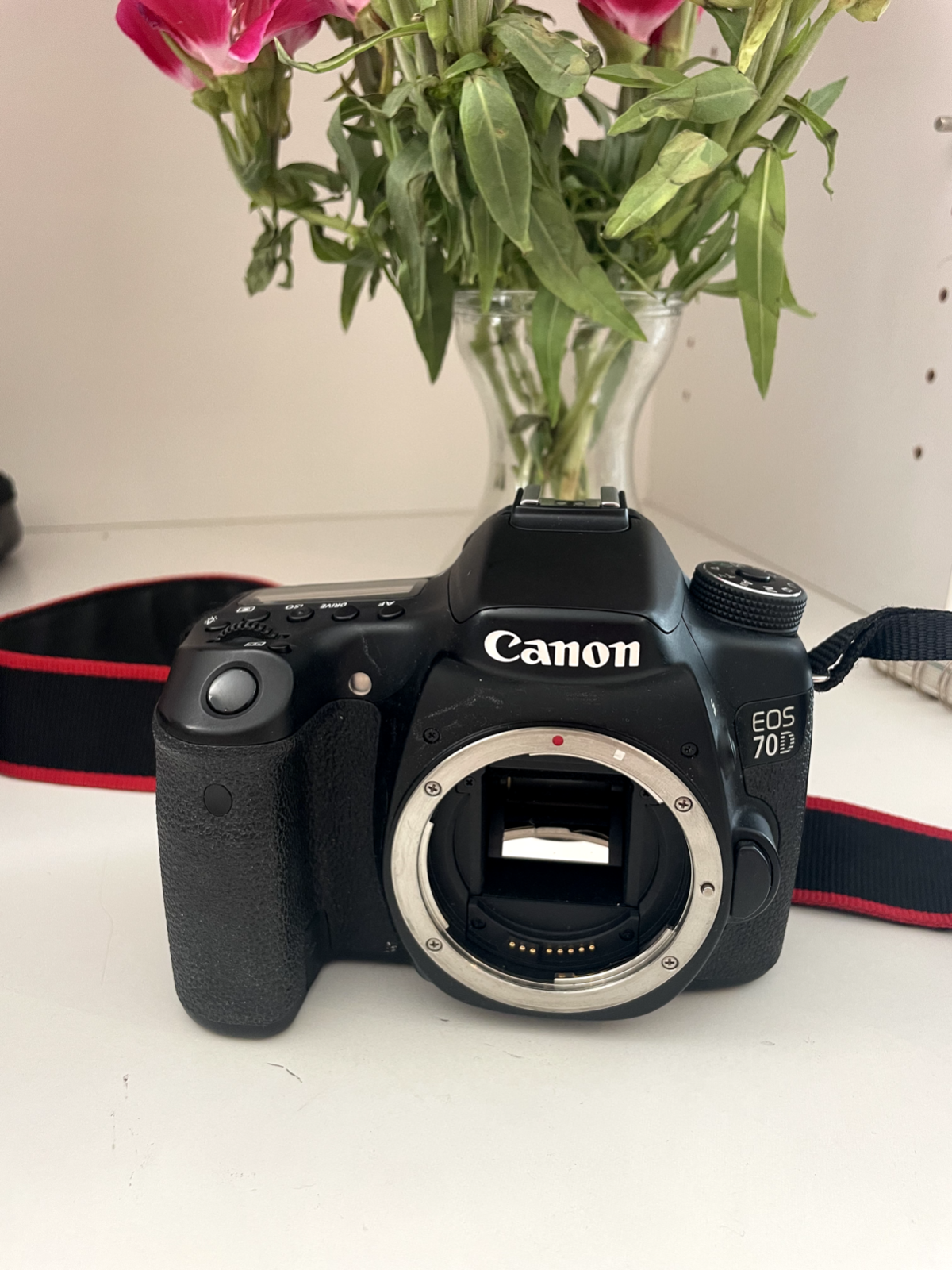 Canon EOS 70D 20.2MP Digital SLR Camera - Black (Body Only), Used