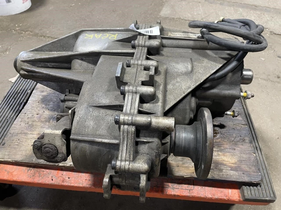 Hummer H3 2008 caja de transferencia trasera de 3,7 L OEM+  Foto 3 de 4