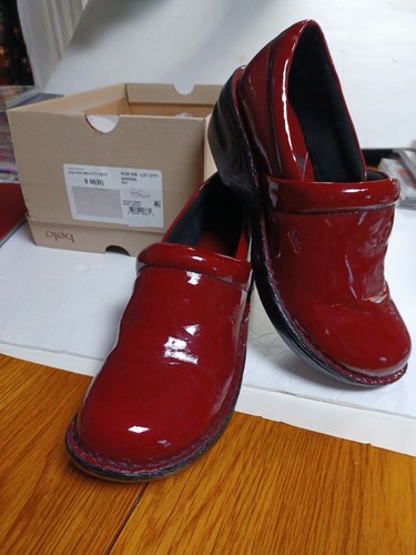 red nursing shoes