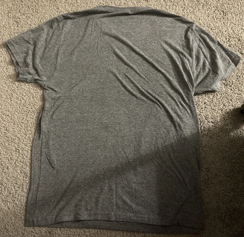 Limited Edition Soulcycle Chicago Men’s Gray Short Sleeve Graphic Shirt, Sz. M - Imagem 2 de 3