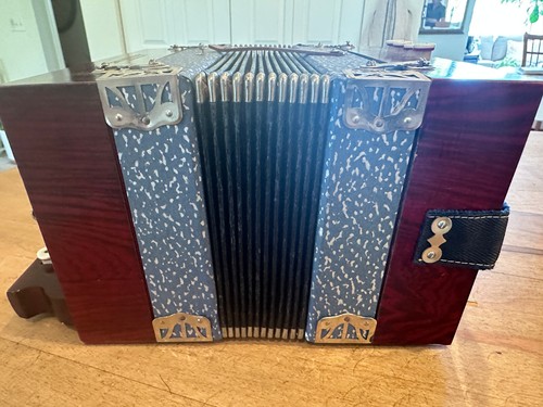 Vintage Garland Brand Accordion | 4 Bass Buttons | Czechoslovakia | Works - Picture 3 of 10
