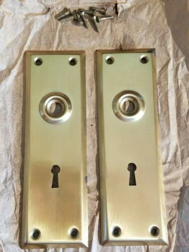 Plaques de porte anciennes en laiton