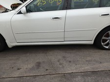 05-06 INFINITI G35 Sedan Drivers Side Skirt White/QX1 OEM 76851-AC717